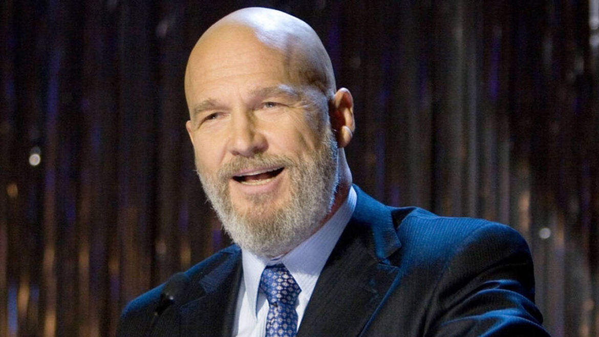 Ngôi sao “Iron Man” Jeff Bridges lồng tiếng cho nhân vật ông chủ hãng phim mà Minions làm việc