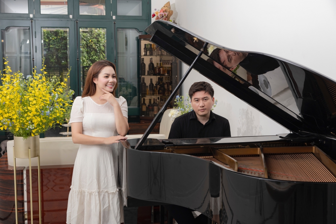 “Chuyện của mẹ” do tác giả Nguyễn Tiến Đức sáng tác, được Phan Bá Sang hòa âm theo phong cách ballad hiện đại. MV do ca sĩ Tô Minh Đức - người bạn đời của ca sĩ Nguyễn Ngọc Anh đảm nhận vai trò Giám đốc sản xuất.