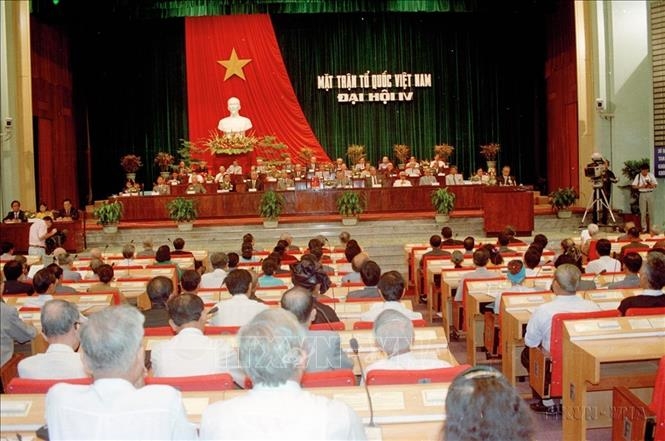 Từ ngày 17 - 19/8/1994, Đại hội Mặt trận Tổ quốc Việt Nam lần thứ IV được tổ chức tại Hà Nội. Đại hội đã bầu Uỷ ban Trung ương Mặt trận Tổ quốc Việt Nam khoá IV gồm 206 người. Chủ tịch danh dự là ông Nguyễn Hữu Thọ; Chủ tịch khóa IV là ông Lê Quang Đạo. Ảnh: Minh Điền/TTXVN