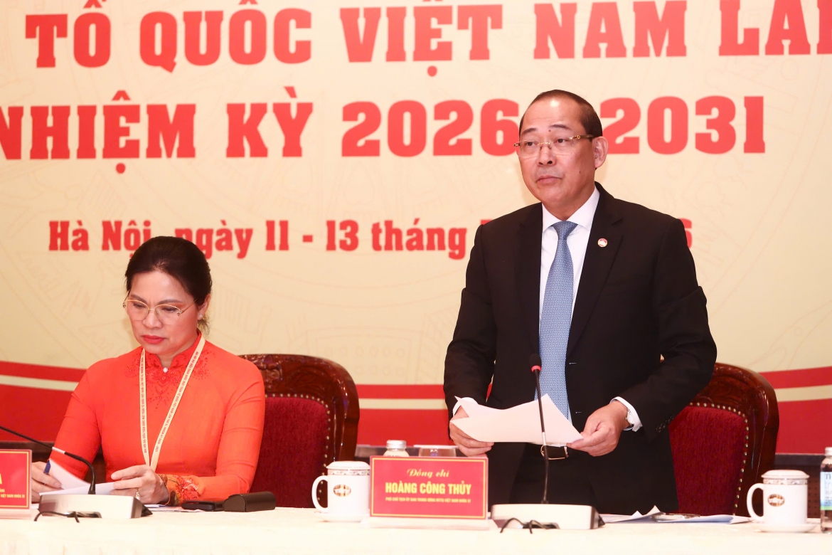 Ông Hoàng Công Thủy - Phó Chủ tịch Ủy ban Trung ương MTTQ Việt Nam trả lời báo chí