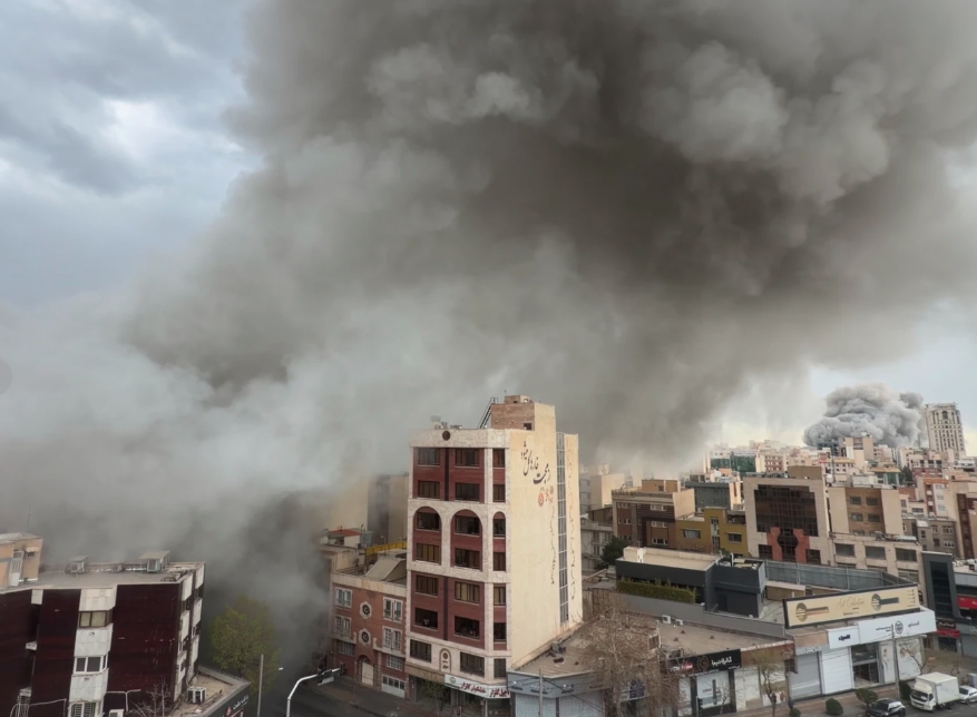 Cuộc tấn công của Mỹ và Israel khiến nhiều tòa nhà tại Tehran bị phá hủy. Ảnh: AP