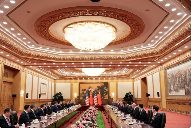 Phái đoàn Mỹ và phái đoàn Trung Quốc tham gia hội đàm. Ảnh: Reuters