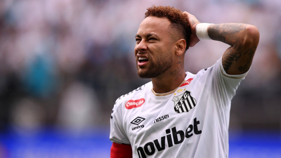 Neymar gặp tình huống dở khóc dở cười ở giải VĐQG Brazil. (Ảnh: Reuters)