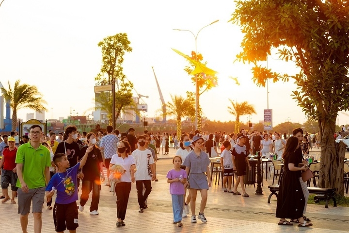 Người lao động quan tâm tới các lịch nghỉ còn lại trong năm 2026. 