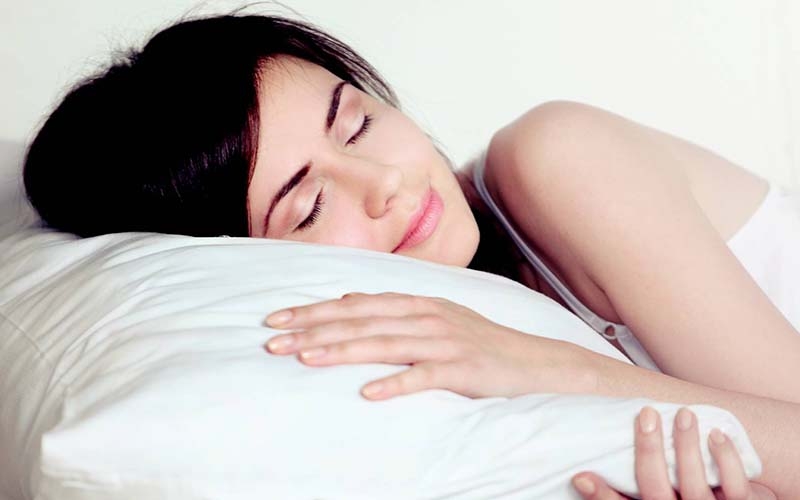 Giấc ngủ chất lượng giúp cơ thể phục hồi năng lượng và duy trì sức khỏe tinh thần, trong khi mất ngủ kéo dài có thể gây nhiều hệ lụy