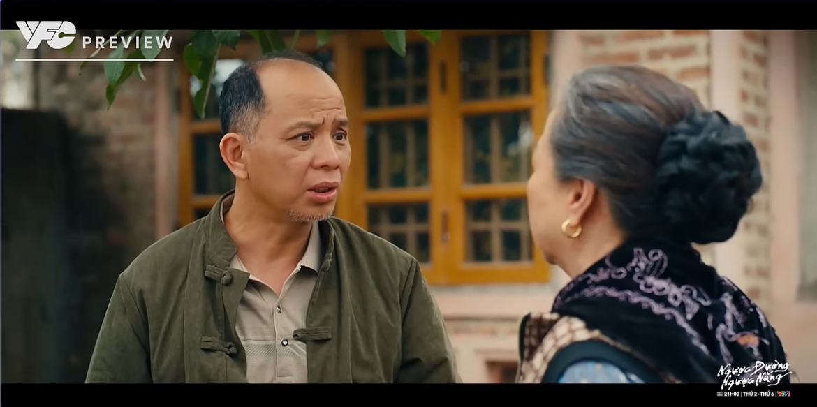 Mẹ ông Trực khuyên ông ra cửa hàng sau khi Trung gọi điện về thông báo đã tìm ra bằng chứng về việc liên quan đến Mai.