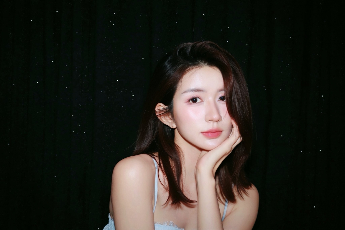 Diễn viên Nguyễn Ngọc Huyền chia sẻ trải nghiệm lần đầu chụp photobooth với sự bối rối đáng yêu: "Lần đầu chụp Photobooth bỡ ngỡ làm sao".