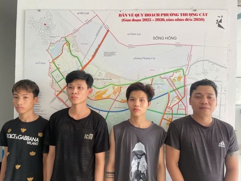 Nhóm cướp bị bắt giữ, tại cơ quan công an