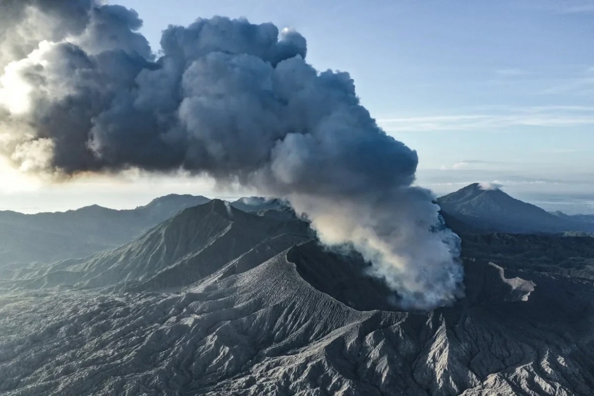 Núi lửa Dukono ở tỉnh Bắc Maluku, Indonesia hoạt động trở lại hôm 8/5.