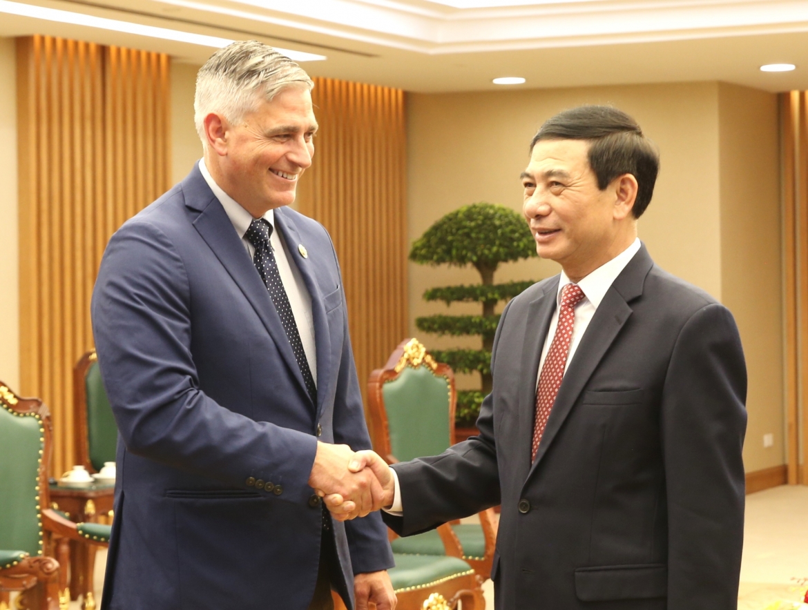 Phó Thủ tướng, Bộ trưởng Bộ Quốc phòng Phan Văn Giang và Hạ Nghị sĩ Micheal Baumgartner (Đảng Cộng hòa, bang Washington), Thành viên Ủy ban Đối ngoại Hạ viện Hoa Kỳ tại buổi tiếp (Ảnh: VGP)