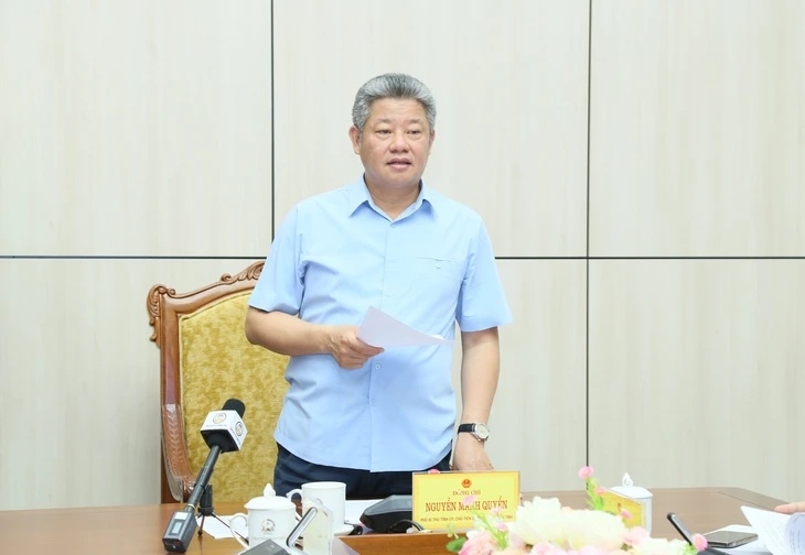 Ông Nguyễn Mạnh Quyền, Chủ tịch UBND tỉnh Hưng Yên phát biểu tại buổi họp. Ảnh: UBND tỉnh Hưng Yên