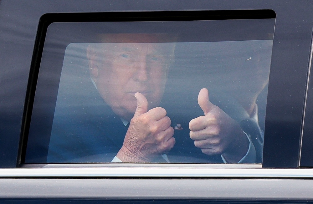 Ông Trump ca ngợi lực lượng mật vụ sau vụ nổ súng gần Nhà Trắng. Ảnh: Reuters