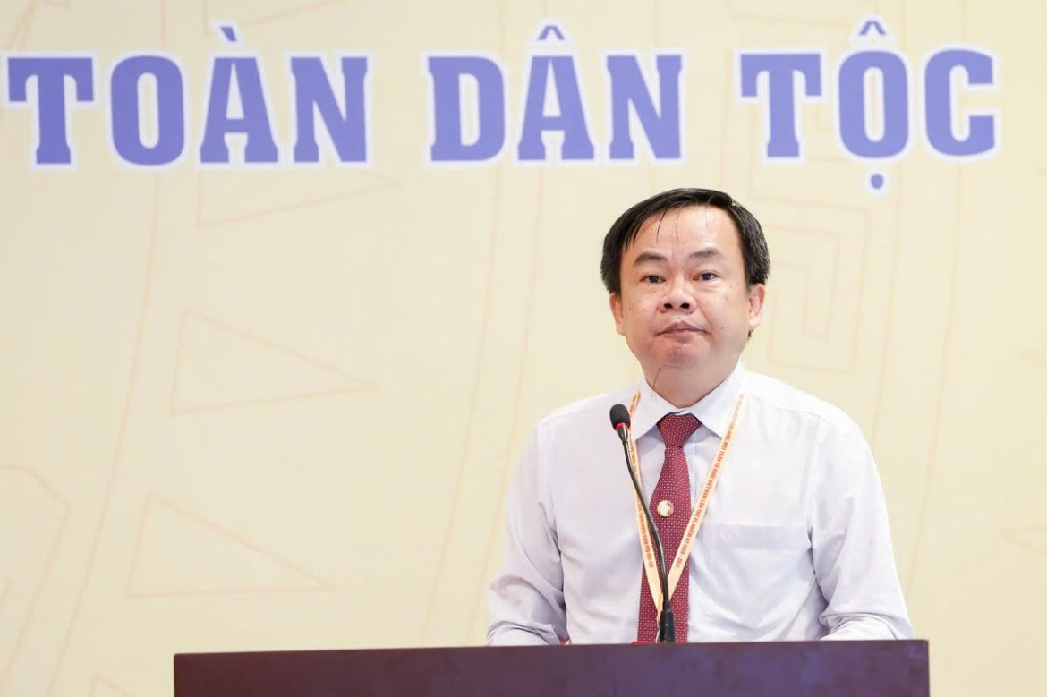 Phó Chủ tịch Ủy ban MTTQ tỉnh An Giang Ngô Phương Vũ trình bày tham luận. Ảnh: Quang Vinh