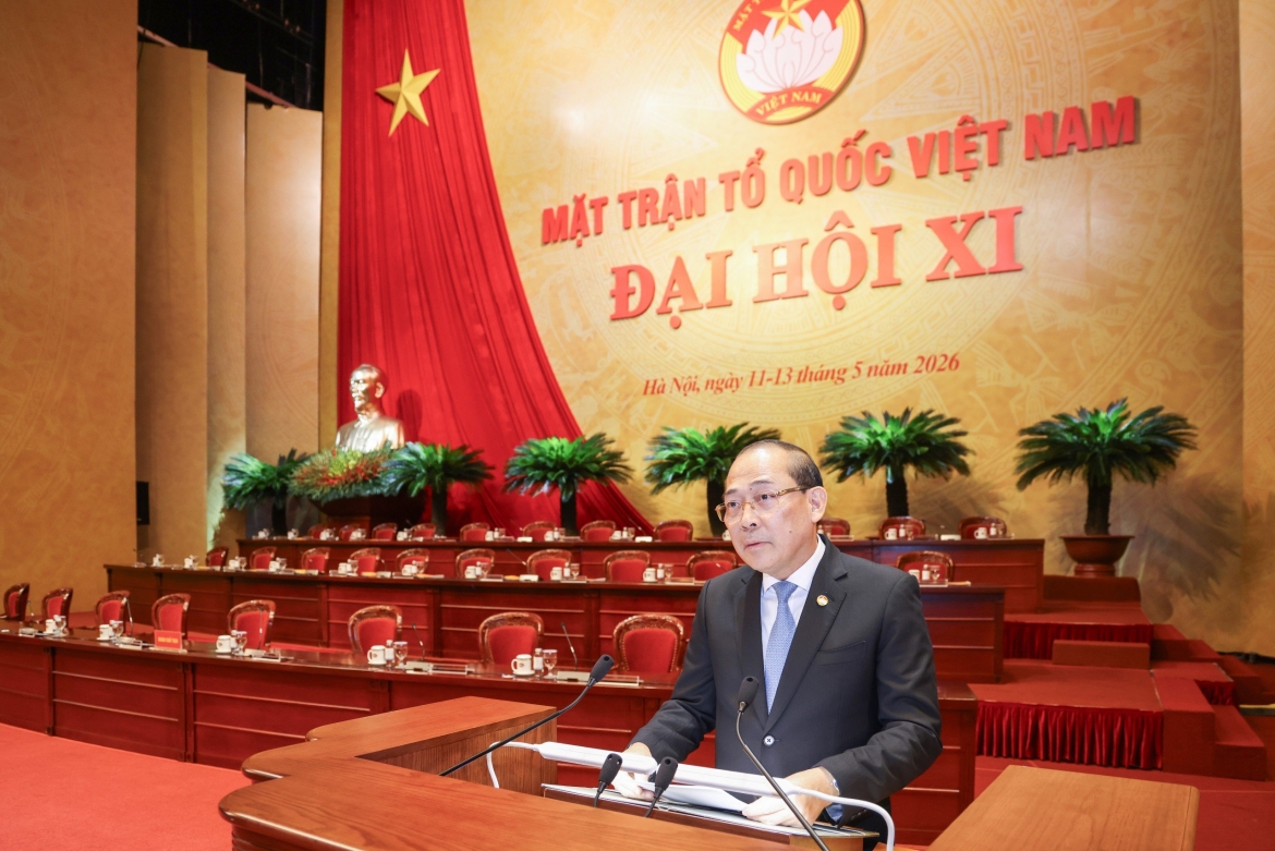 Phó Chủ tịch Ủy ban Trung ương MTTQ Việt Nam Hoàng Công Thủy trình bày Tờ trình sửa đổi, bổ sung Điều lệ MTTQ Việt Nam.