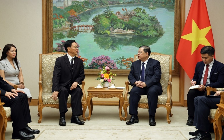 Phó Thủ tướng Thường trực Phạm Gia Túc đề nghị lãnh đạo SIAB nêu cụ thể các đề xuất, dự án cũng như cơ chế hợp tác giữa doanh nghiệp của Hiệp hội với doanh nghiệp Việt Nam - Ảnh: VGP/Phương Nguyên