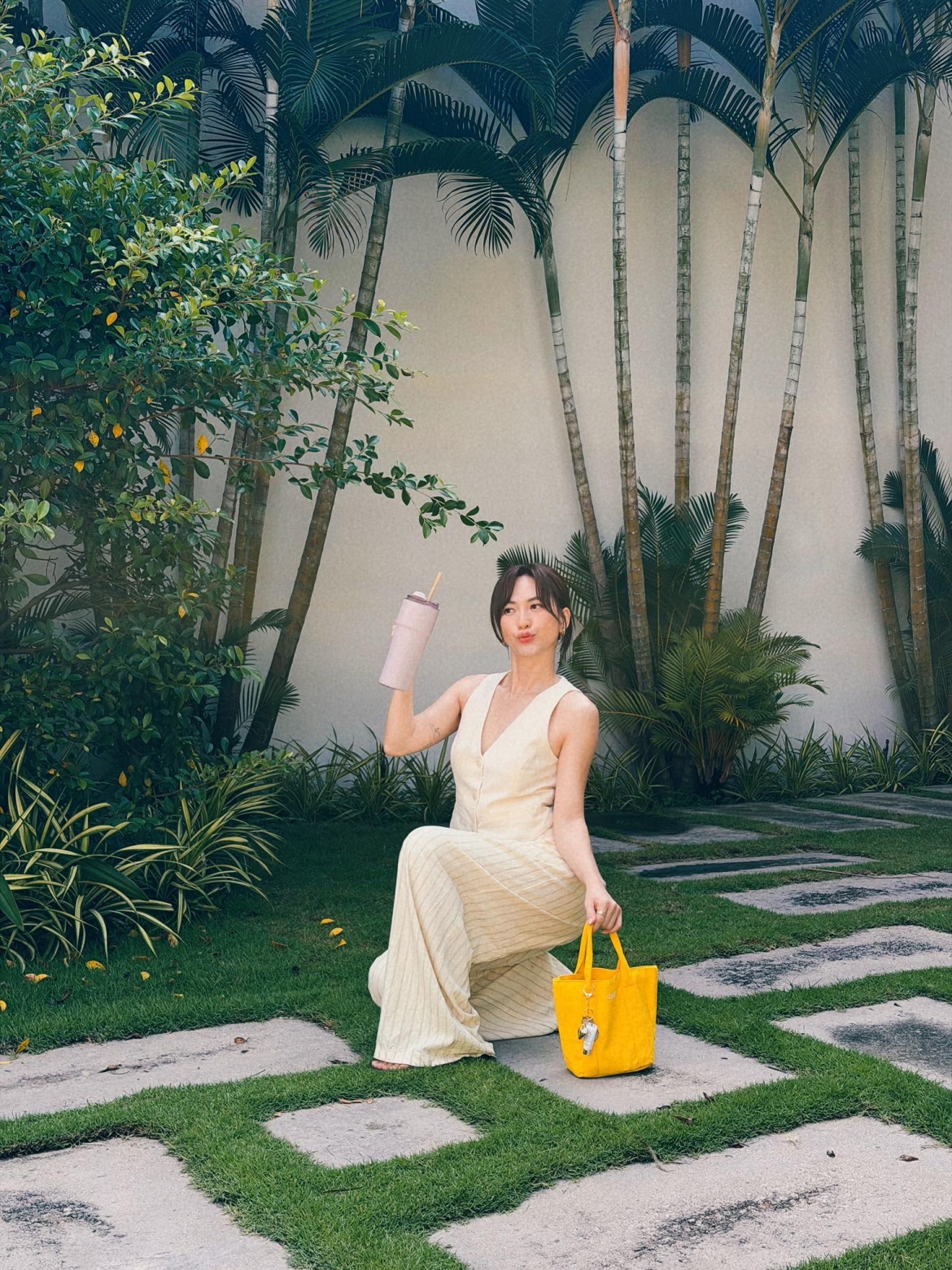 Phương Anh Đào mang đến năng lượng đầu tuần với dòng caption: “Đầu tuần khoắn khoẻ hơn cô gái Hà Lan”.