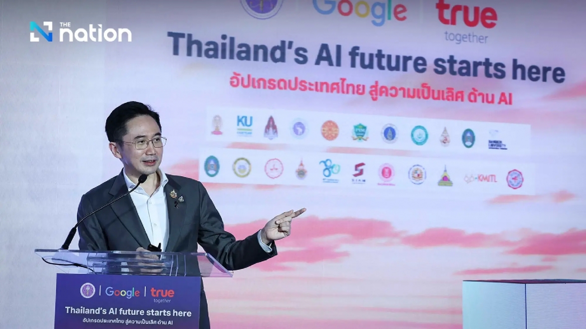Phó Thủ tướng kiêm Bộ trưởng Bộ Giáo dục Đại học, Khoa học, Nghiên cứu và Đổi mới (MHESI) Yodchanan Wongsawat phát biểu tại lễ phát động sáng kiến: "AI for all Thais". Ảnh: The Nation Thailand