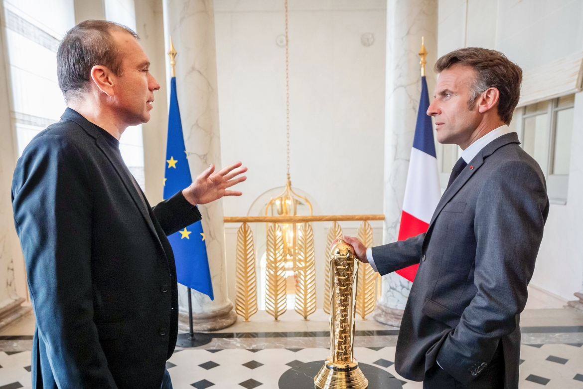 Tổng thống Pháp Emmanuel Macron và tổng giám đốc eSports Foundation Ralf Reichert