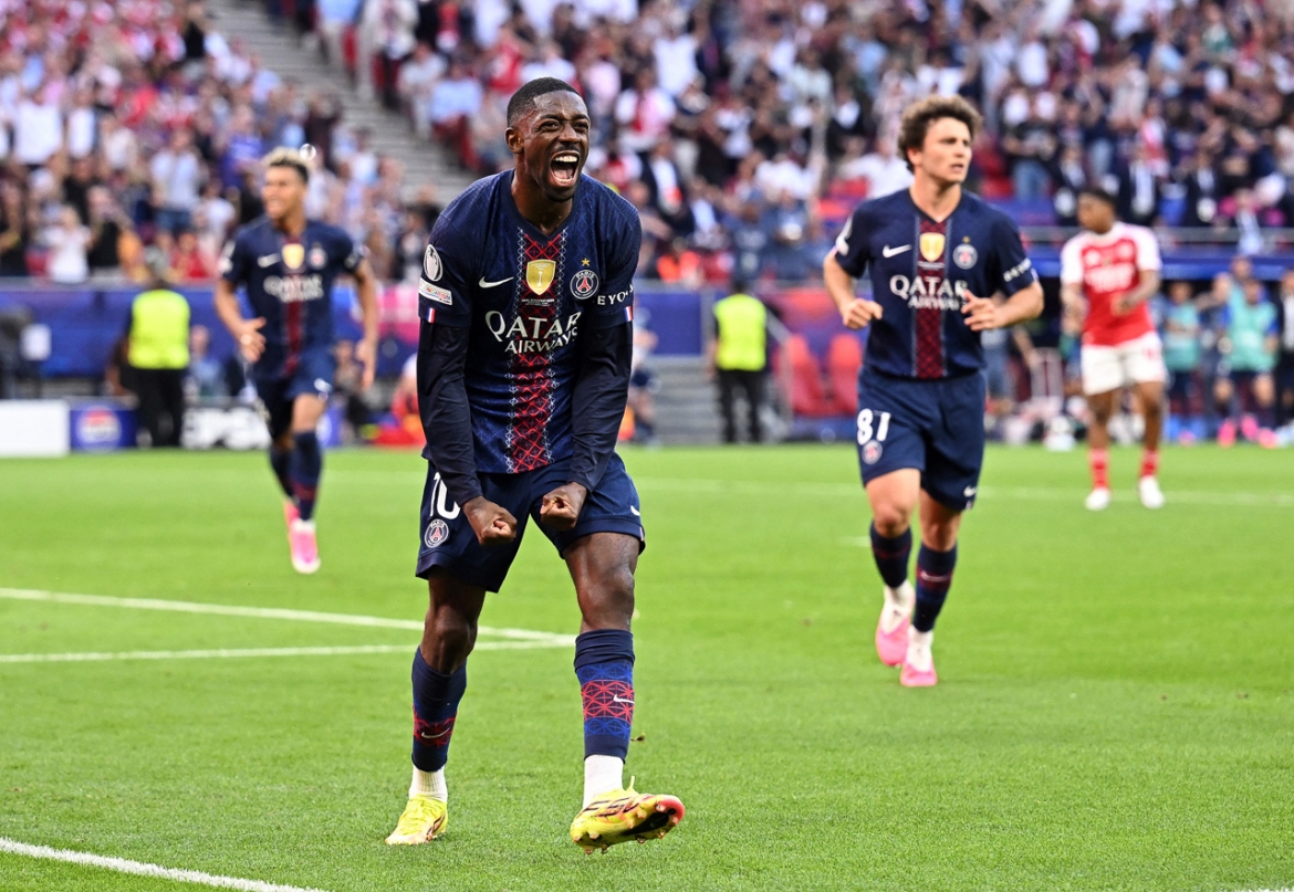 Dembele ghi bàn gỡ hoà (Ảnh: Reuters)