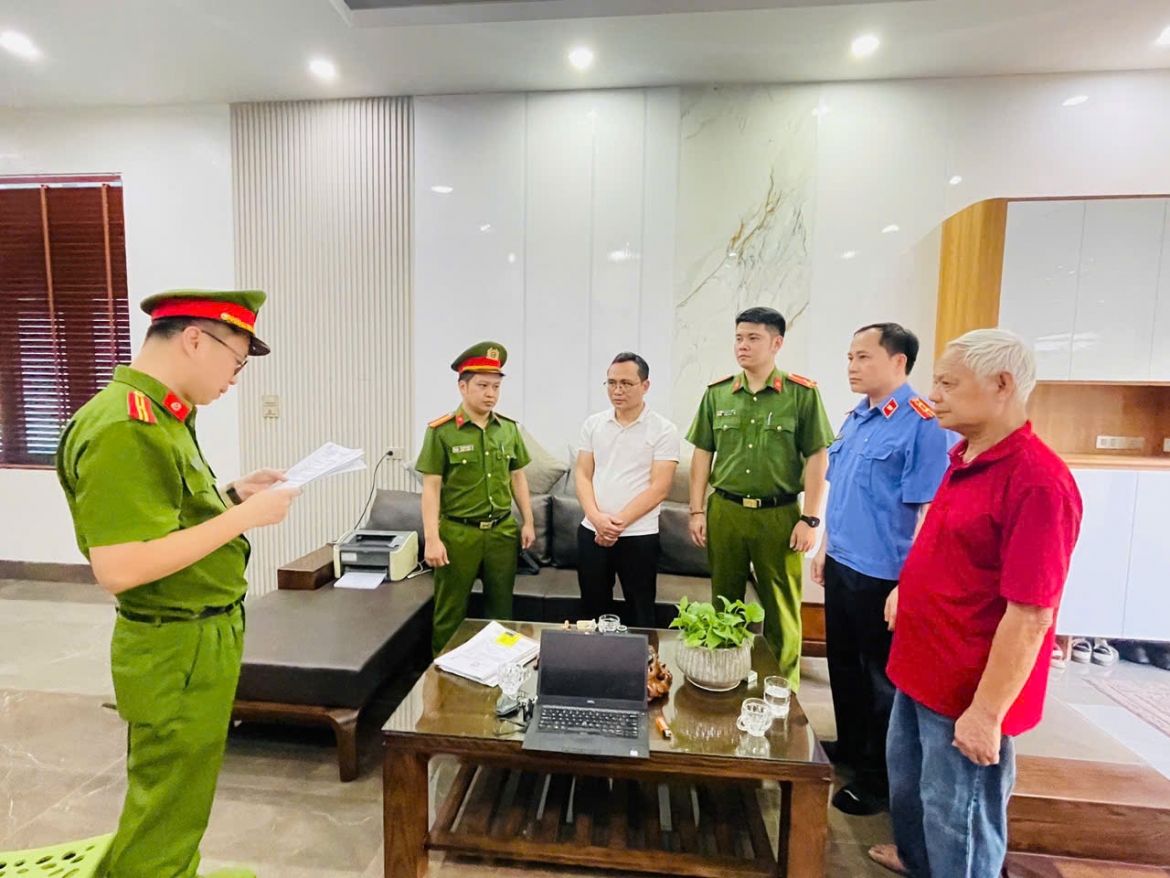 Cơ quan điều tra thi hành Quyết định khởi tố vụ án hình sự và khởi tố bị can đối với Trần Trung Được - Giám đốc Công ty TNHH Tân Phú Ninh Hòa Bình