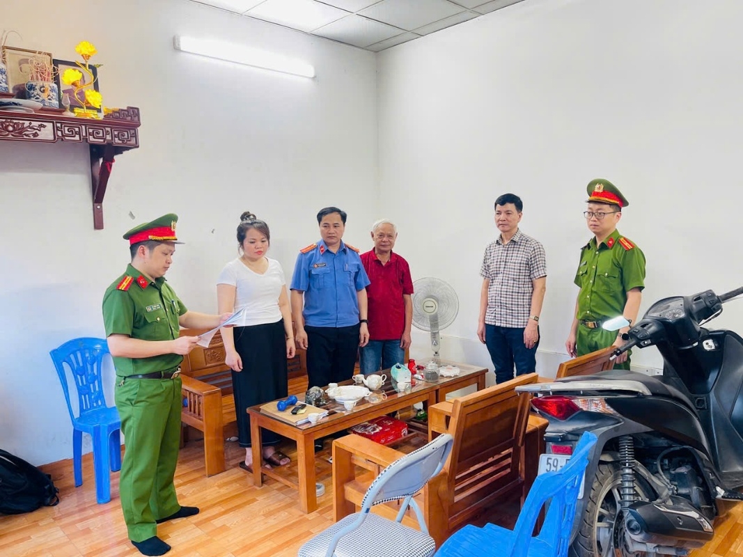 Cơ quan điều tra thi hành Quyết định khởi tố vụ án hình sự và khởi tố bị can đối với Lý Hữu Khải - Giám đốc Công ty TNHH Tân Phú Ninh Hòa Bình