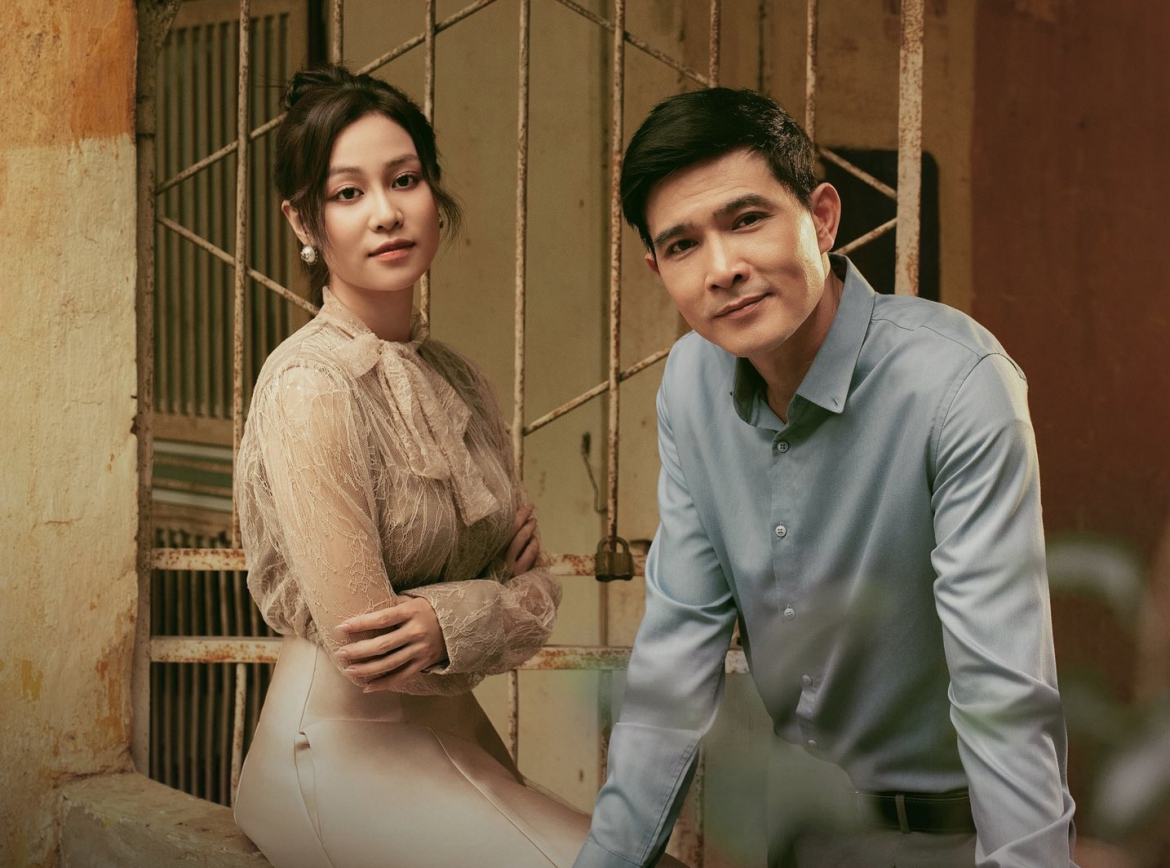 Quỳnh Châu và Quang Sự trong "Dưới ô cửa sáng đèn".