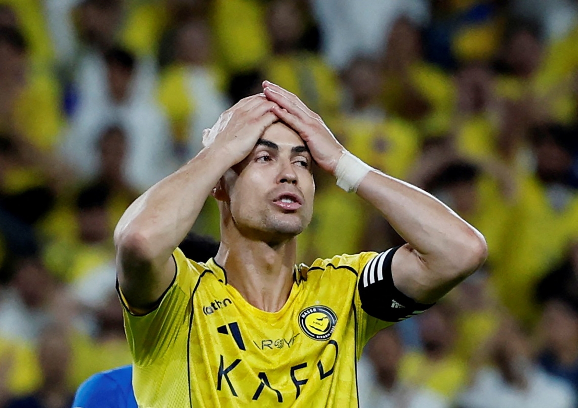 Sự thất vọng của Ronaldo sau trận. (Ảnh: Reuters). 