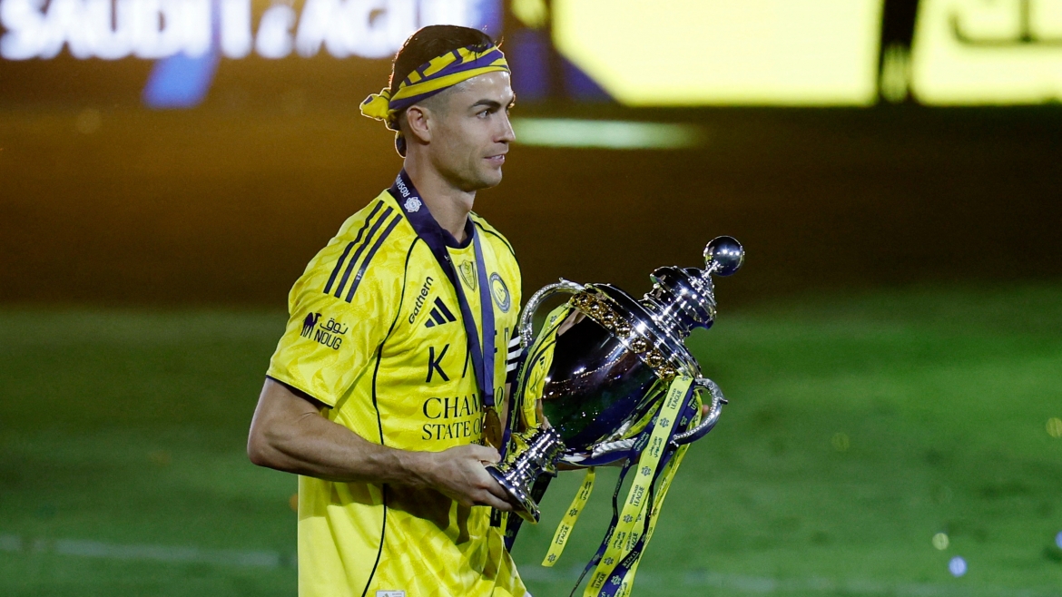 Ronaldo vô địch cùng Al Nassr (Ảnh: Reuters)