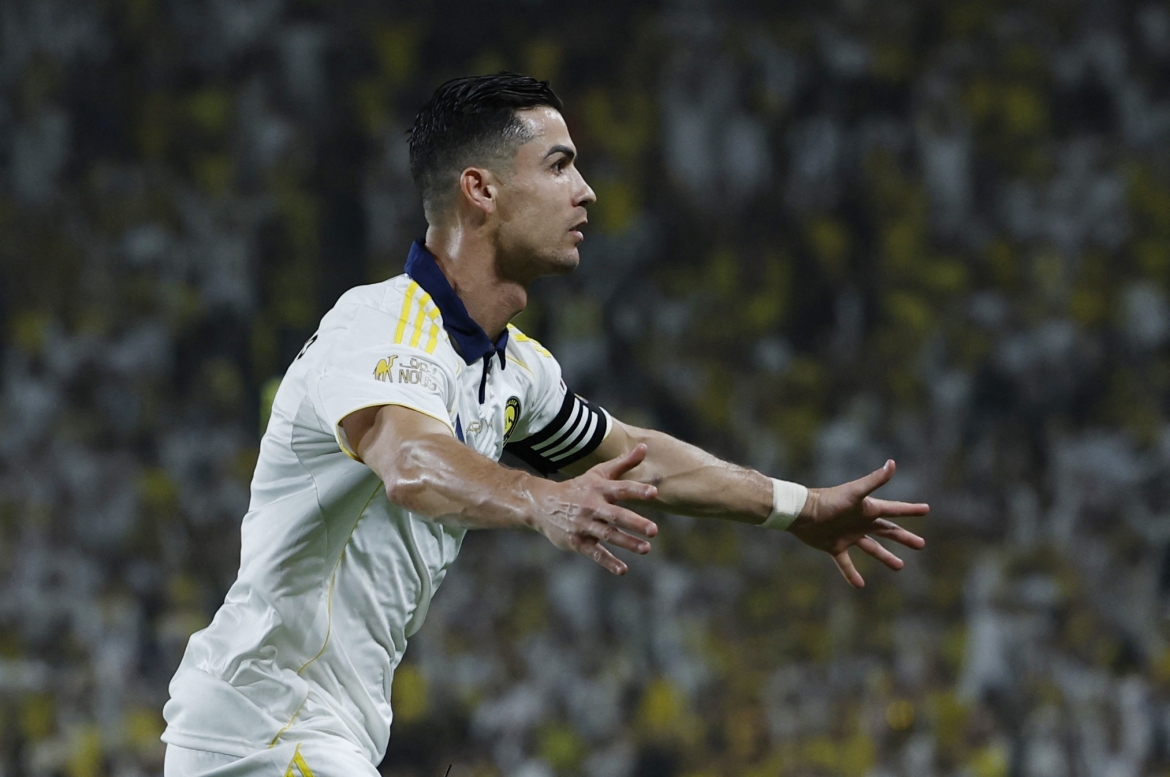 Ronaldo tỏa sáng với cú đúp bàn thắng giúp Al Nassr đăng quang Saudi Pro League 2025/2026. (Ảnh: Reuters)