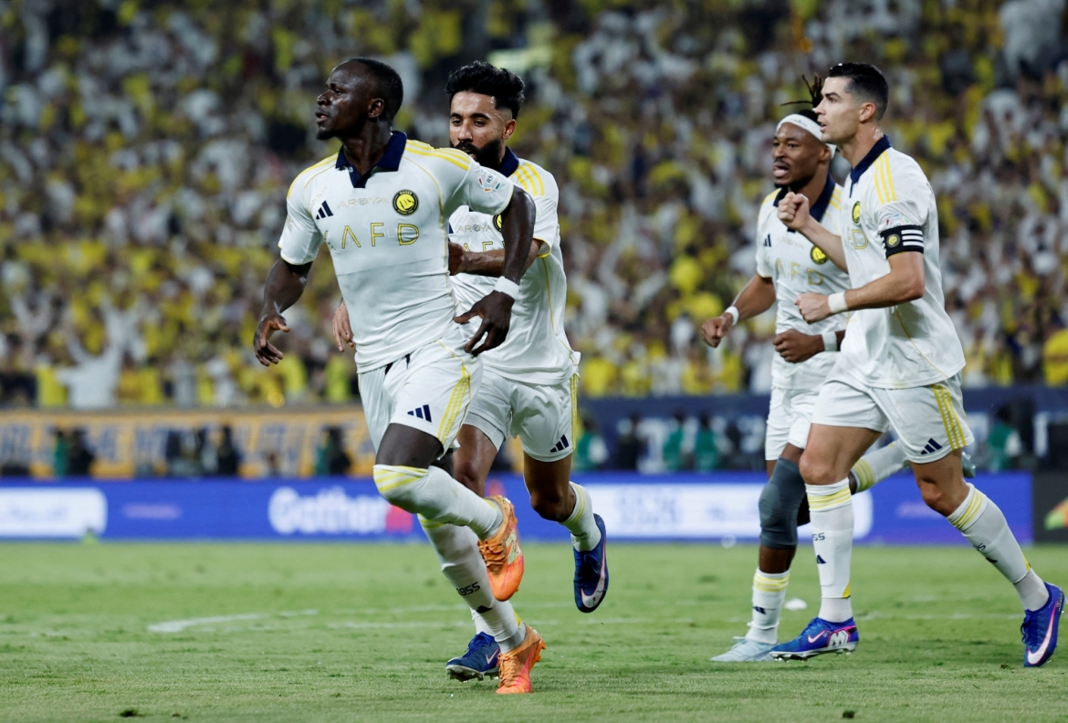 Mane mở tỷ số giúp Al Nassr vượt lên dẫn trước Damac. (Ảnh: Reuters)