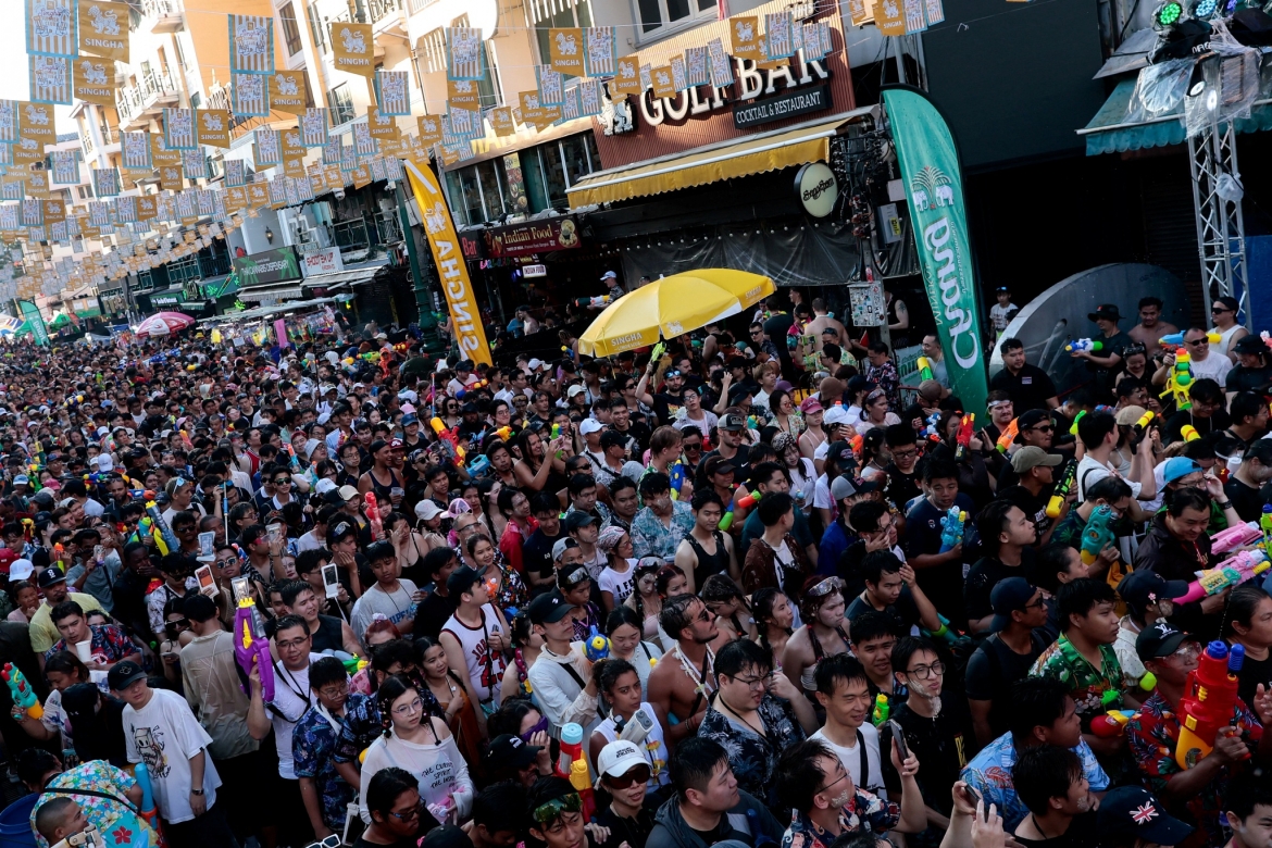 Du khách tham gia lễ hội tháng 4/2026 tại Bangkok, Thái Lan. Nguồn: Reuters