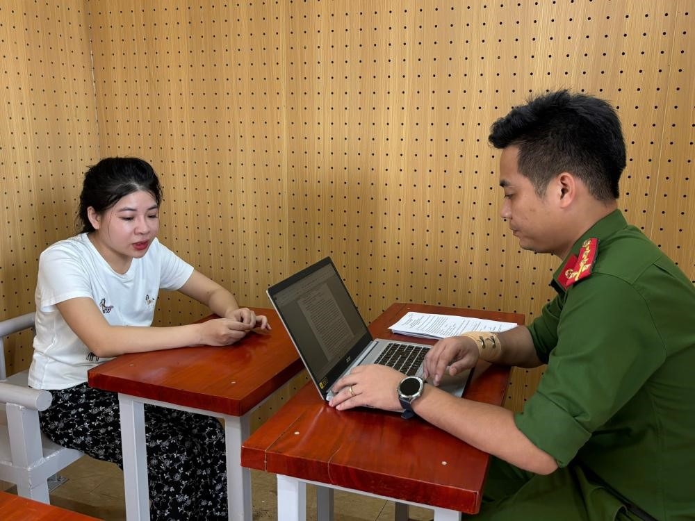 Đối tượng Kim Thị Linh tại Cơ quan điều tra. Ảnh: CA Hà Tĩnh