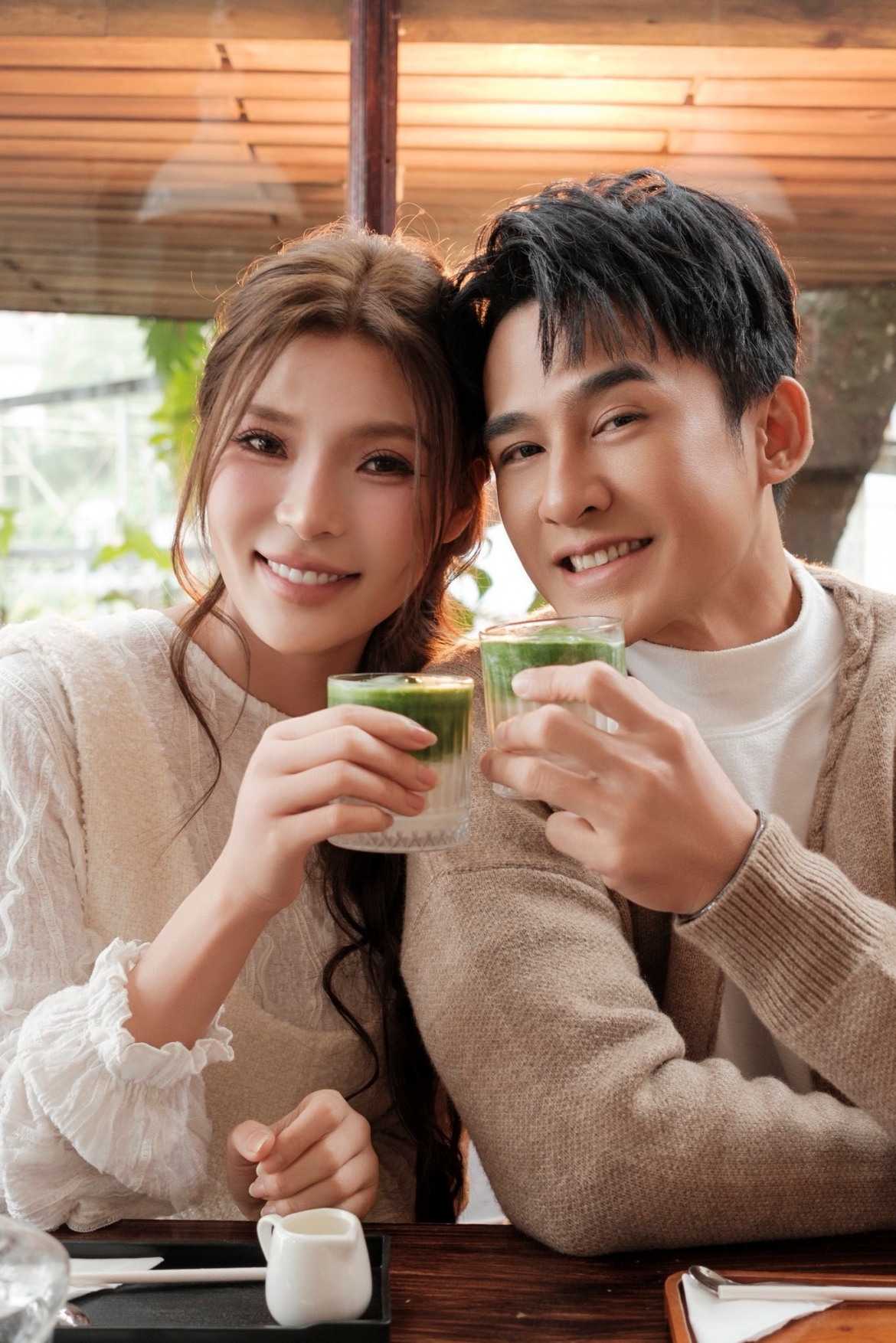 Diễn viên Lương Thế Thành và Thúy Diễm mới đây đã lên tiếng cảnh báo khán giả về tình trạng xuất hiện nhiều trang mạng xã hội giả mạo. Vợ chồng Lương Thế Thành - Thúy Diễm kêu gọi mọi người cùng báo cáo các tài khoản mạo danh nhằm tránh gây ảnh hưởng đến khán giả cũng như hình ảnh của nghệ sĩ.