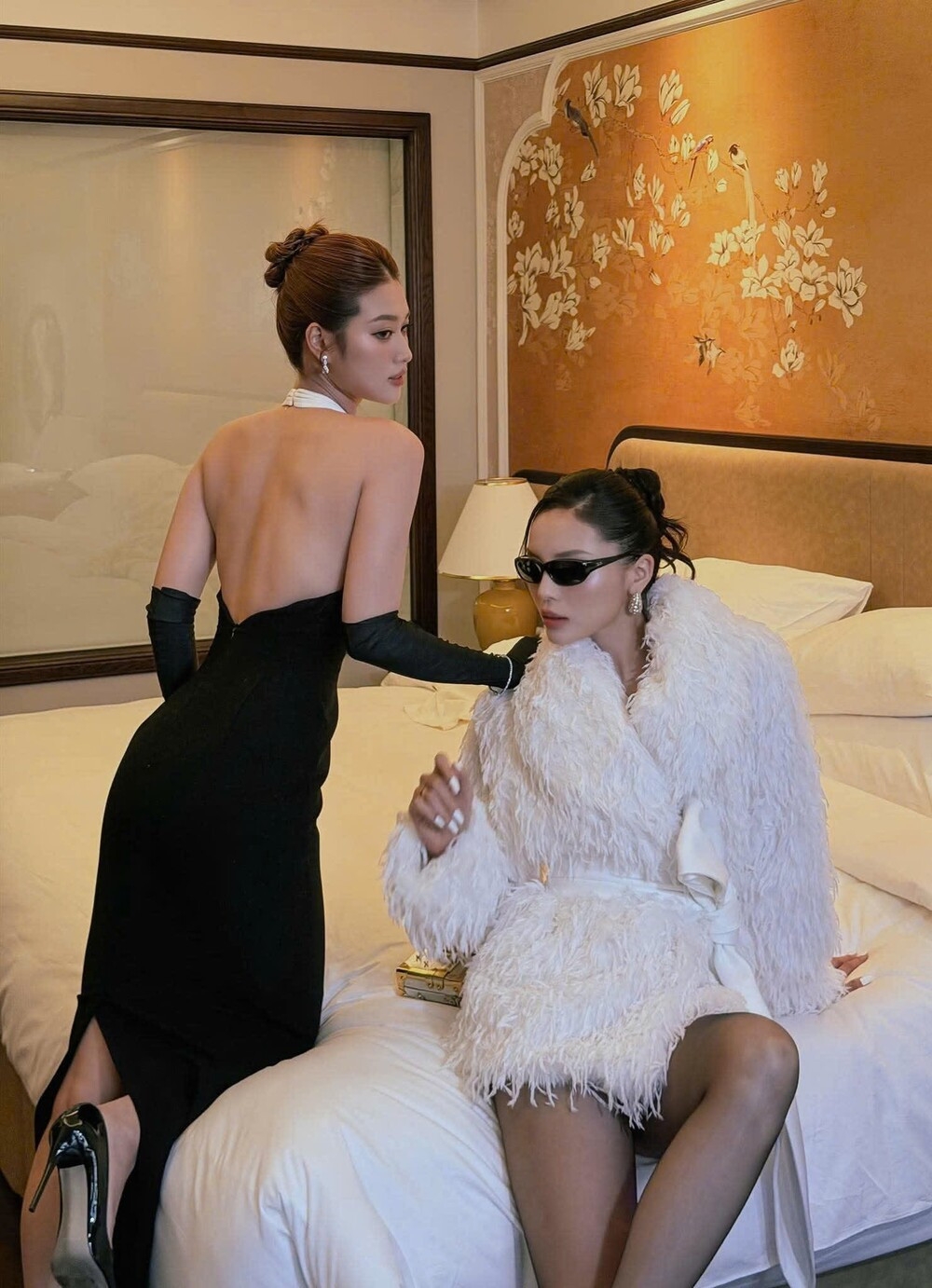 Đoàn Thiên Ân khoe lưng trần bên hoa hậu Kỳ Duyên. Hai người vừa có thời gian tại Đà Lạt, nhân dịp lễ trao giải Elle Beauty Awards 2026.