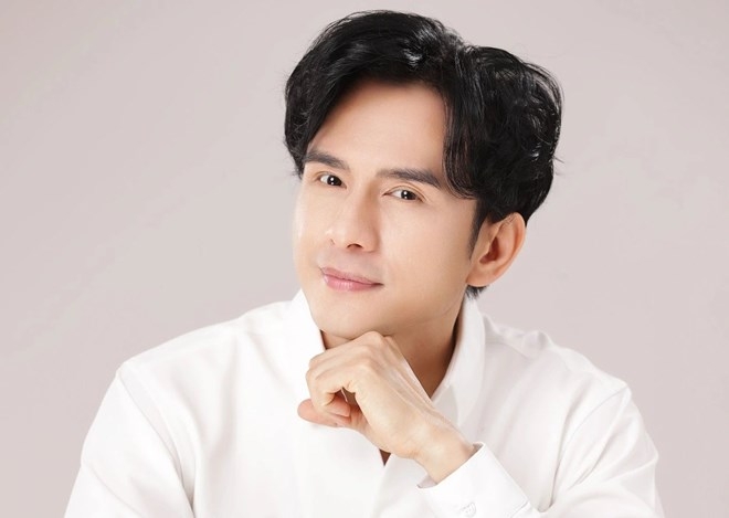Đan Trường luôn là nghệ sĩ kín tiếng, hạn chế thị phi và ít khi chia sẻ sâu về đời tư. Anh chia sẻ: “Tôi muốn khán giả nhìn thấy mình vui vẻ, năng lượng tích cực thay vì những điều tiêu cực”. Nam ca sĩ chọn sự bình yên thay vì cố gắng giải thích hay phản ứng trước mọi lời bàn tán từ dư luận. ​​​​