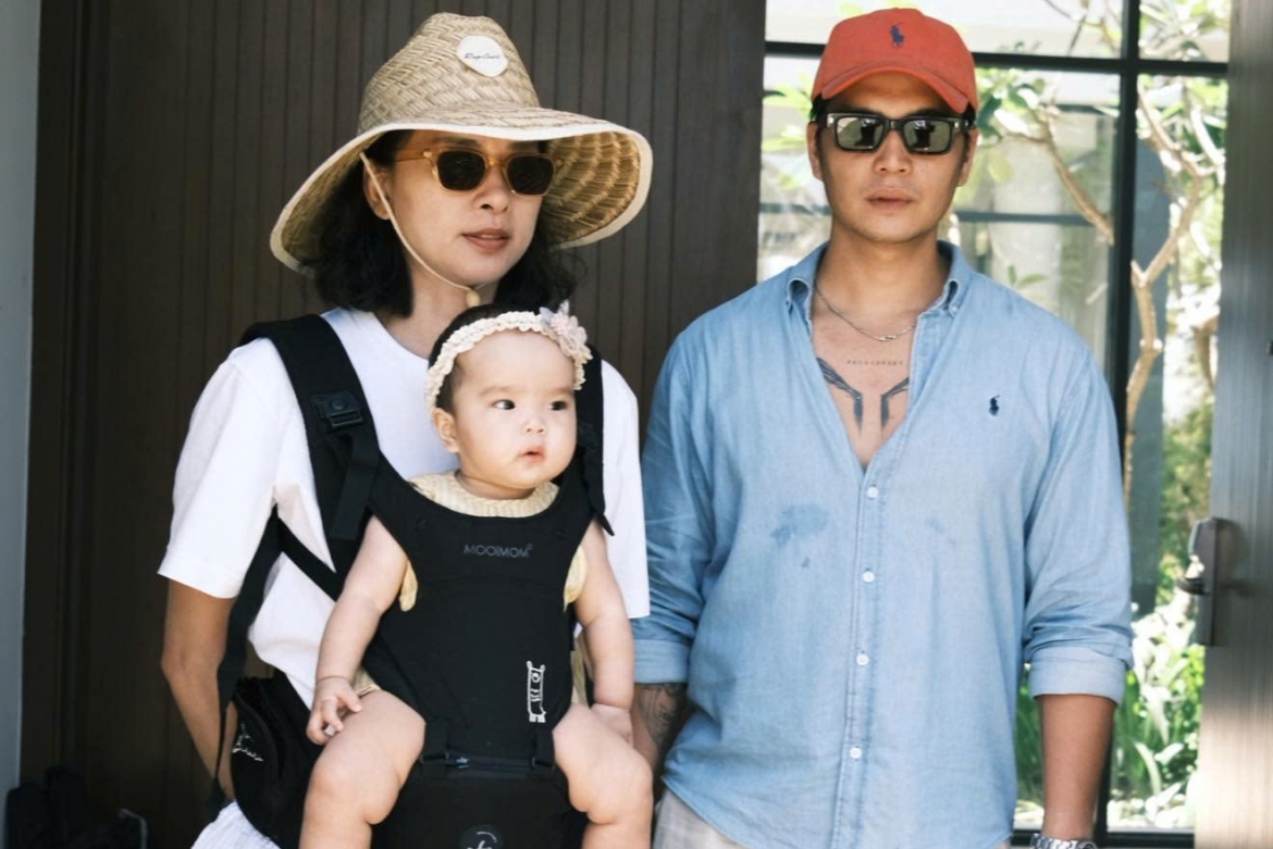 Tròn 4 năm ngày cưới, Ngô Thanh Vân viết tâm thư gửi chồng: "Hôn nhân không phải lúc nào cũng hoàn hảo. Sẽ có những ngày mệt, những đêm thức trắng, những áp lực mà chỉ người trong cuộc mới hiểu. Nhưng cũng chính những điều đó làm vợ càng tin rằng: tình yêu thật sự không nằm ở những điều quá lớn lao mà là vẫn luôn ở đó, cùng nhau đi qua mọi thứ”.