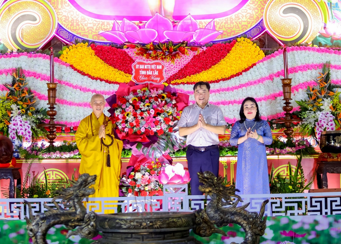 Bà Cao Thị Hoà An, Uỷ viên Trung ương Đảng, Phó Bí thư Tỉnh uỷ, Chủ tịch HĐND tỉnh  Đắk Lắk tham dự chương trình và chúc mừng Giáo hội Phật giáo Việt Nam tỉnh Đắk Lắk nhân dịp Đại lễ Phật đản năm 2026. (Ảnh: Phật Giáo Đắk Lắk) 