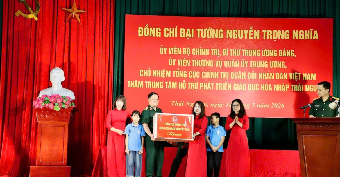 Thăm, tặng quà tại Trung tâm Hỗ trợ phát triển giáo dục hòa nhập trẻ khuyết tật Thái Nguyên