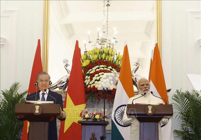 Tổng Bí thư, Chủ tịch nước Tô Lâm và Thủ tướng Ấn Độ Narendra Modi gặp gỡ báo chí. Ảnh: Thống Nhất/TTXVN