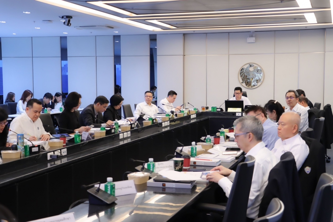 Phó Thủ tướng kiêm Bộ trưởng Tài chính Ekniti Nitithanprapas chủ trì cuộc họp công bố 6 dự án chiến lược với tổng vốn đầu tư kỷ lục 958 tỷ Baht (khoảng 29 tỷ USD).
