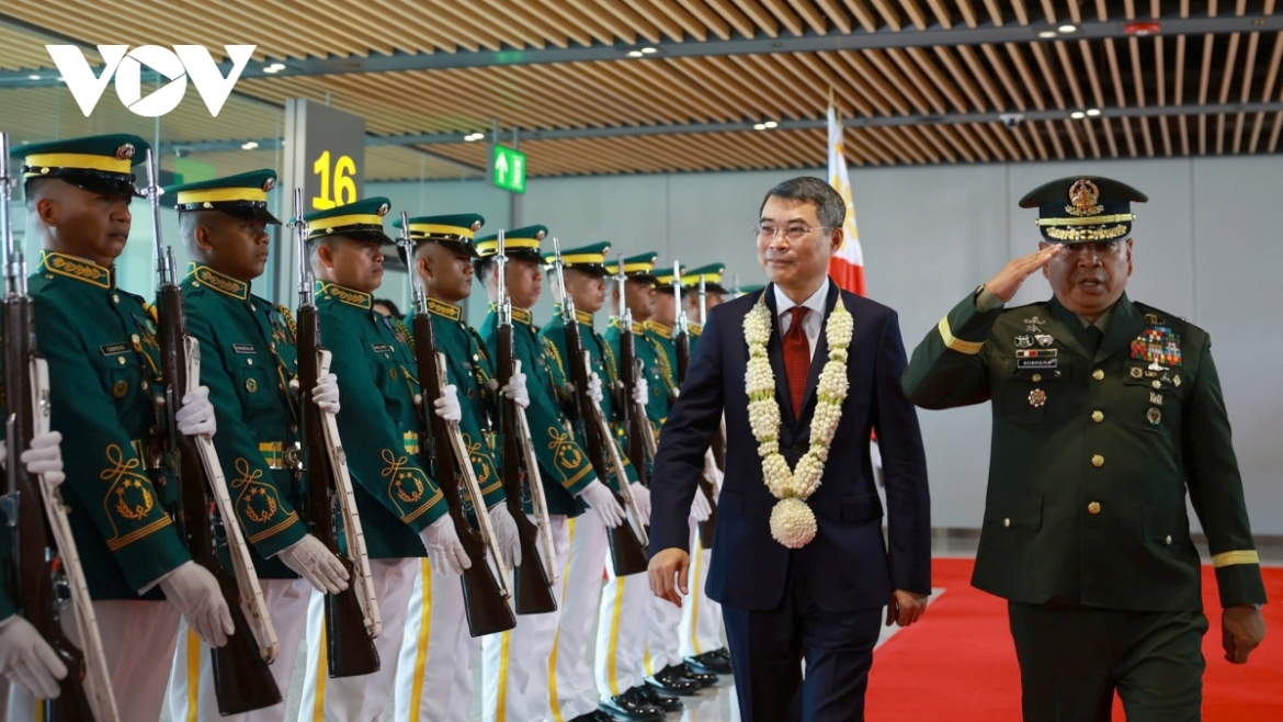 Hội nghị Cấp cao ASEAN lần thứ 48 được tổ chức tại Cebu, Philippines từ ngày 7 - 8/5/2026 với sự tham dự của Lãnh đạo các nước ASEAN và Tổng Thư ký ASEAN. Đây là 1 trong 2 cuộc họp định kỳ hằng năm của Lãnh đạo ASEAN trong năm 2026, là dịp quan trọng để Lãnh đạo các nước chia sẻ đánh giá toàn diện tình hình thế giới và khu vực, thống nhất các định hướng chiến lược và biện pháp tăng cường hợp tác ASEAN.