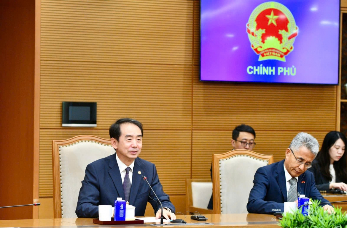 Ông Hà Vĩ, Đại sứ đặc mệnh toàn quyền nước Cộng hòa Nhân dân Trung Hoa tại Việt Nam.