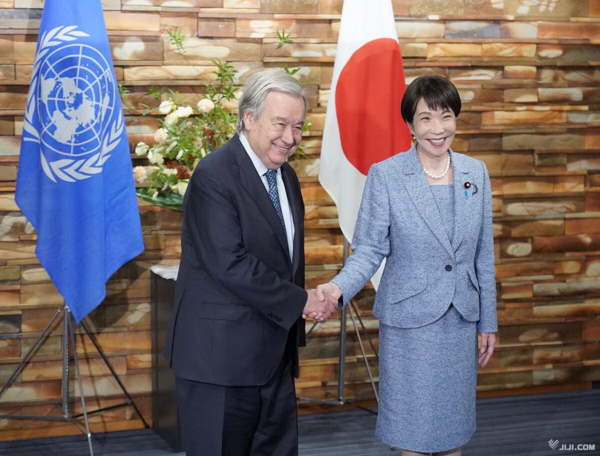 Thủ tướng Nhật Bản Takaichi Sanae và Tổng Thư ký LHQ António Manuel de Oliveira Guterres.   
Ảnh: Jiji Press