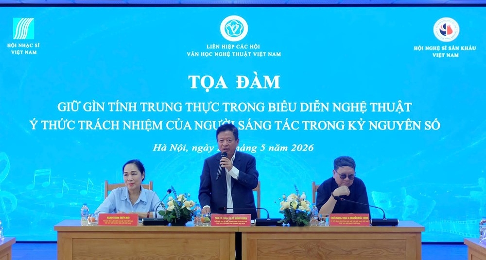 PGS.TS. Nhạc sĩ Đỗ Hồng Quân phát biểu tại buổi tọa đàm