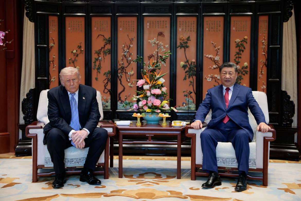 Tổng thống Mỹ Donald Trump và Chủ tịch Trung Quốc Tập Cận Bình tại cuộc gặp ngày 15/5. (Ảnh: Reuters)