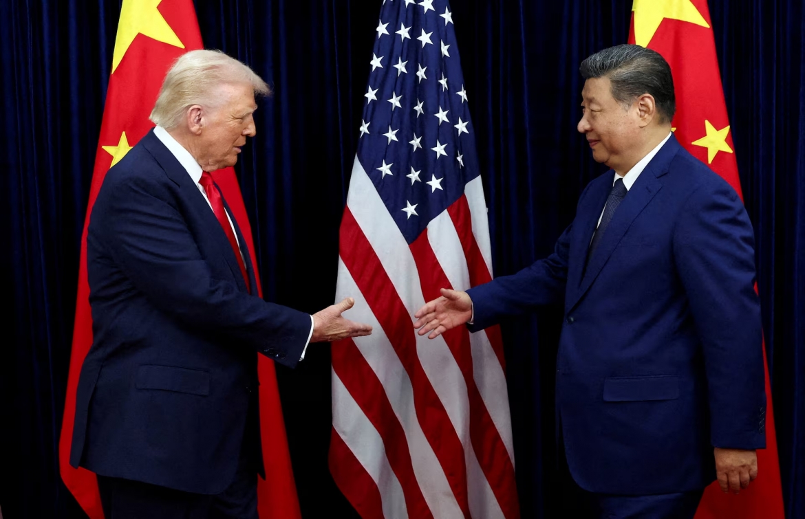 Tổng thống Mỹ Donald Trump gặp Chủ tịch Trung Quốc Tập Cận Bình tại Hàn Quốc tháng 10/2025. Ảnh: Reuters