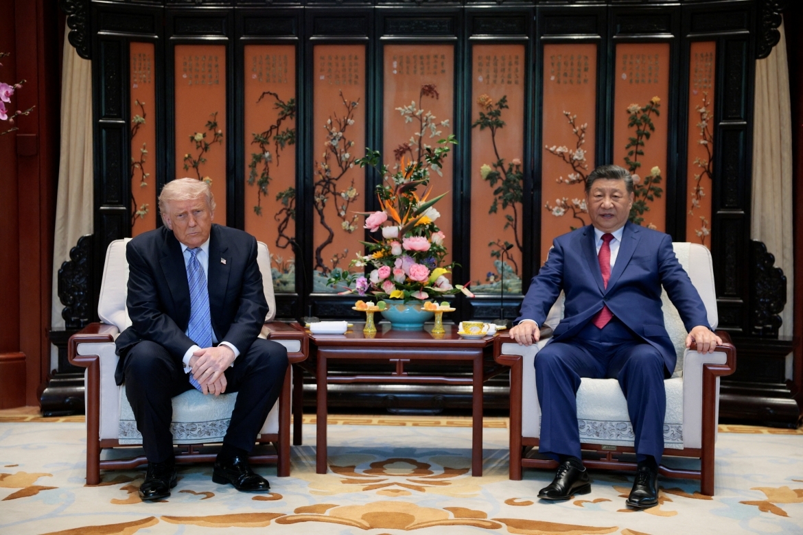 Tổng thống Mỹ Donald Trump và Chủ tịch Trung Quốc Tập Cận Bình tại cuộc gặp ngày 15/5. (Ảnh: Reuters)