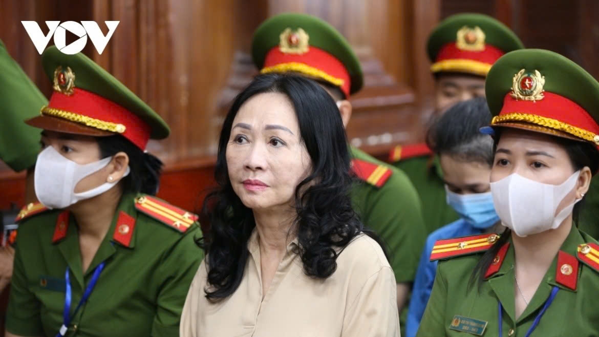 Một phiên tòa xét xử vụ án Trương Mỹ Lan và đồng phạm.