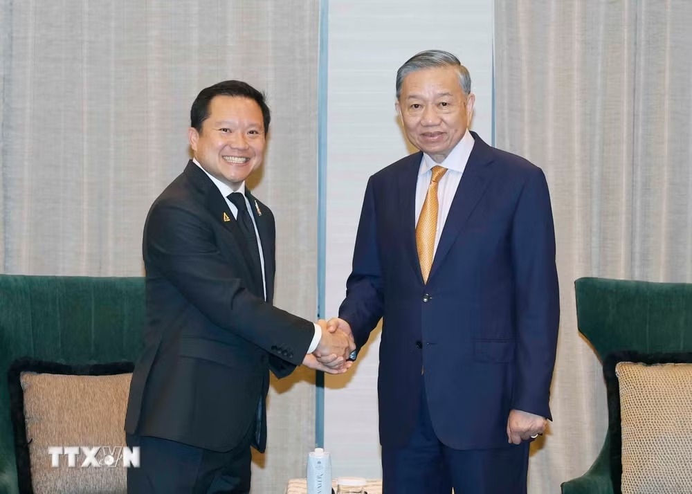 Tổng Bí thư, Chủ tịch nước Tô Lâm tiếp ông Thapana Sirivadhanabhakdi, Chủ tịch điều hành Tập đoàn TCC, Tổng Giám đốc Tập đoàn ThaiBev (Thái Lan). Ảnh: TTXVN