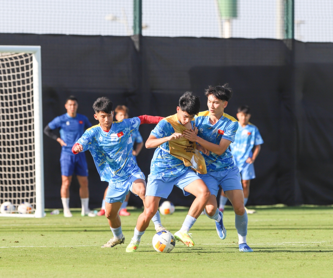 U17 Việt Nam tập luyện chuẩn bị cho trận ra quân U17 châu Á 2026.